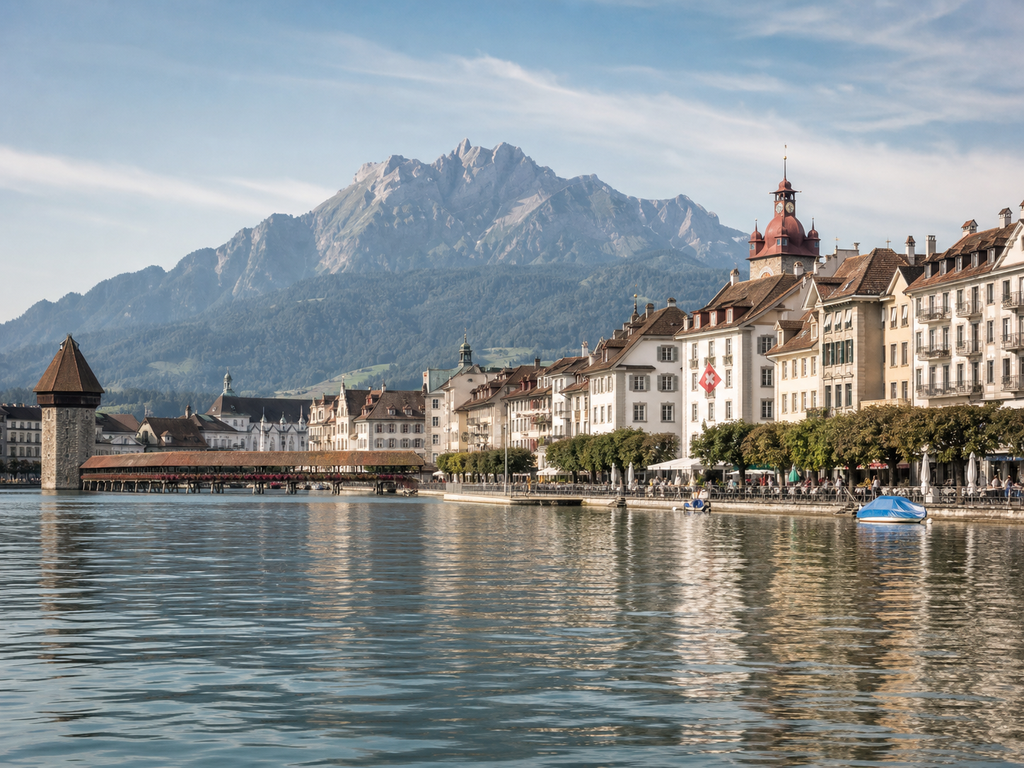 Luzern am See mit Bergpanorama bei Tag